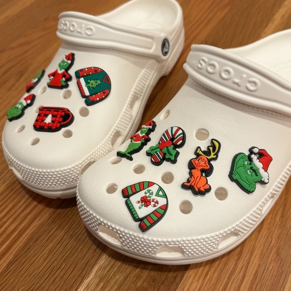 Crocs Charm Christmas Grinch 10 piece set - Picture 3 of 5